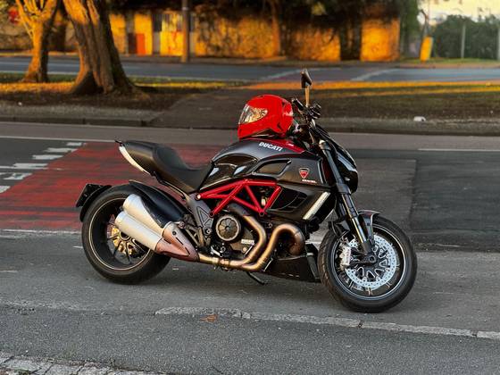 DUCATI DIAVEL CARBON 